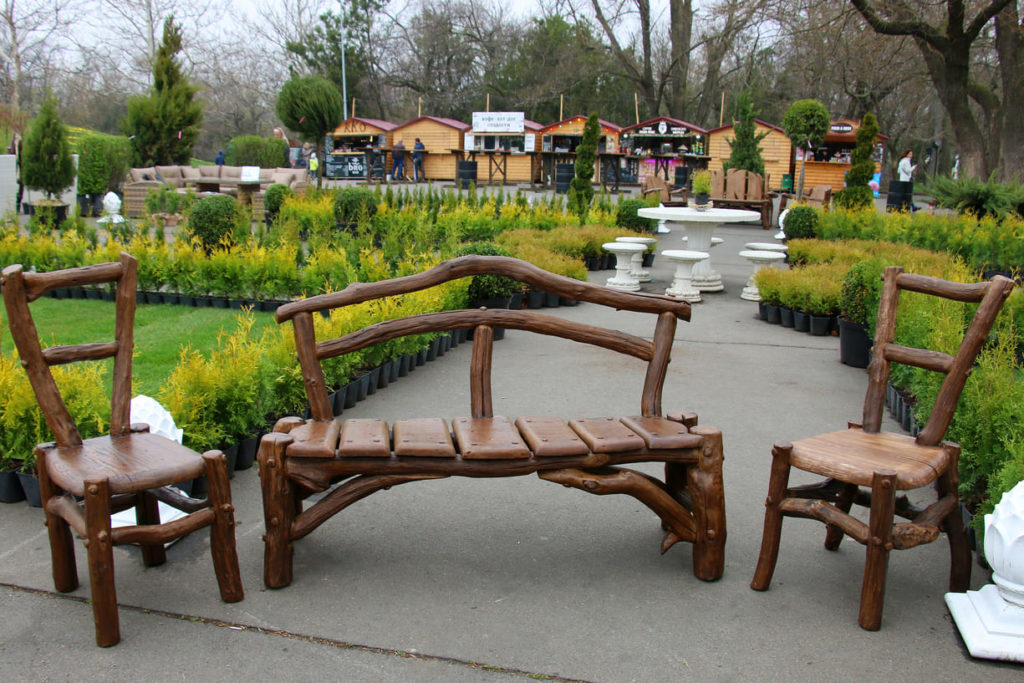 Лавка из массива дерева