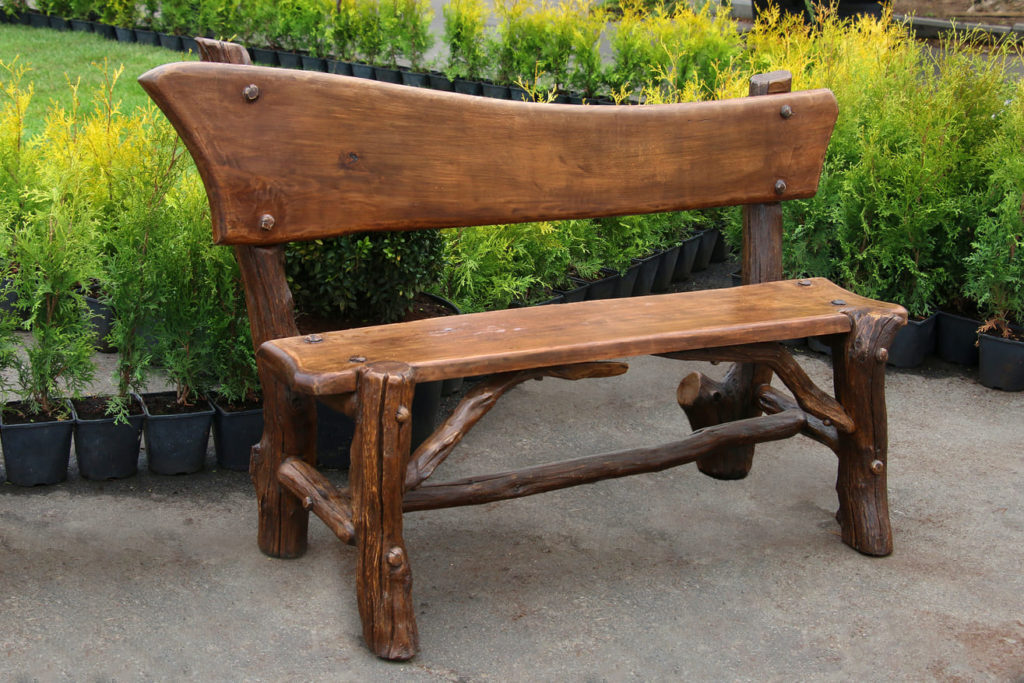 Садовая лавка из дерева