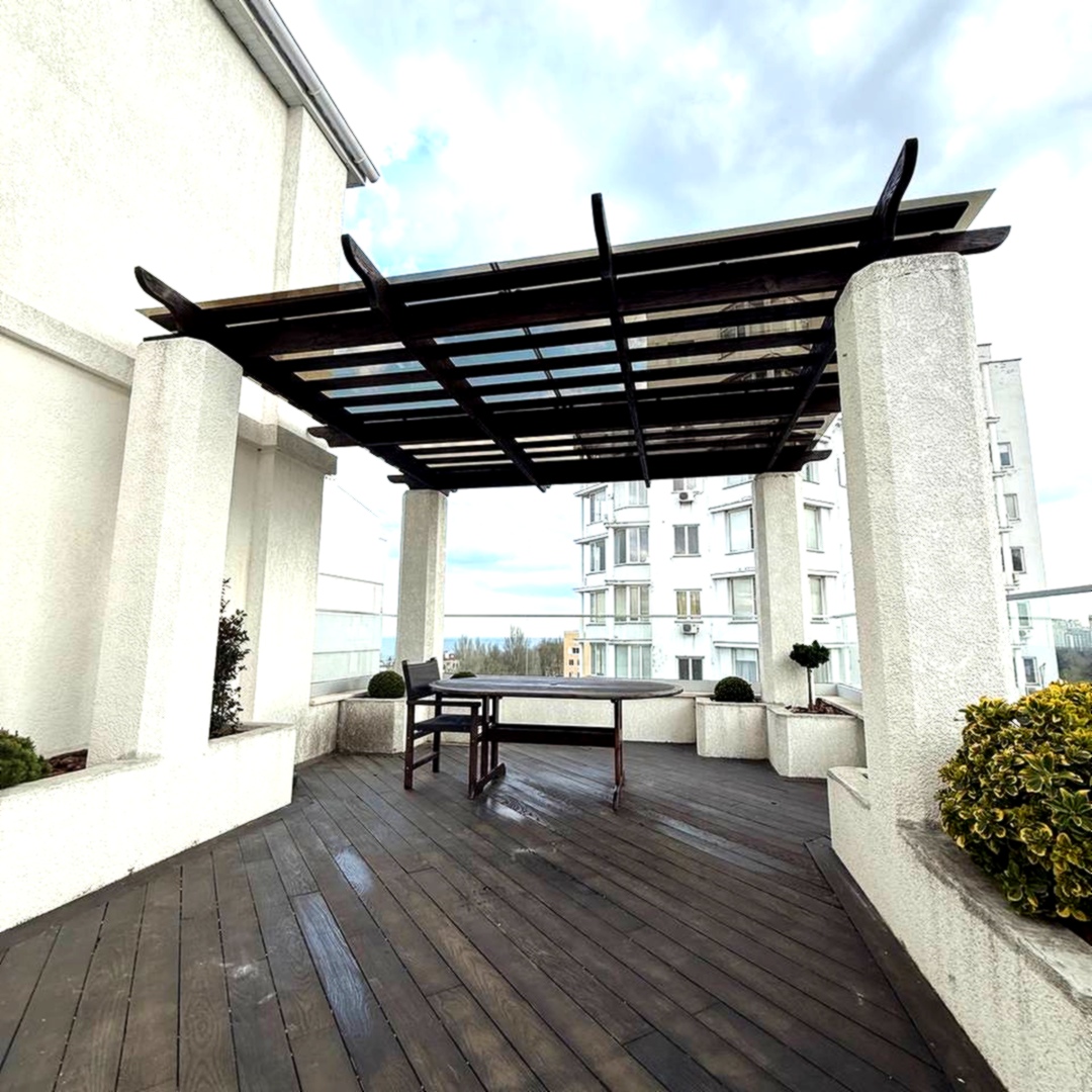 Деревянный теневой навес для крыши