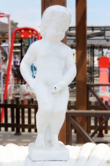 Мальчик писающий {{brizy_dc_image_alt imageSrc=