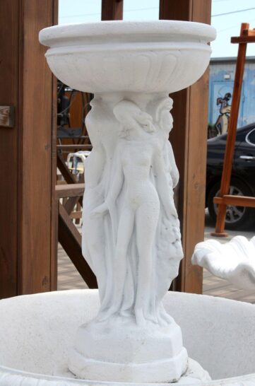 Девушки - фонтан {{brizy_dc_image_alt imageSrc=