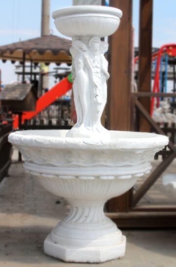 Девушки - фонтан из бетона {{brizy_dc_image_alt imageSrc=